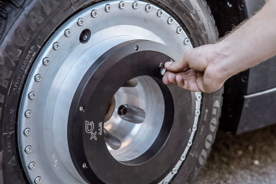 Measurement wheel for recording drive and braking torques